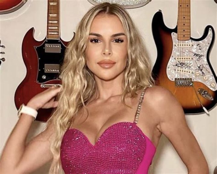 Águeda López in Bathing Suit is "Vibing" — Celebwell