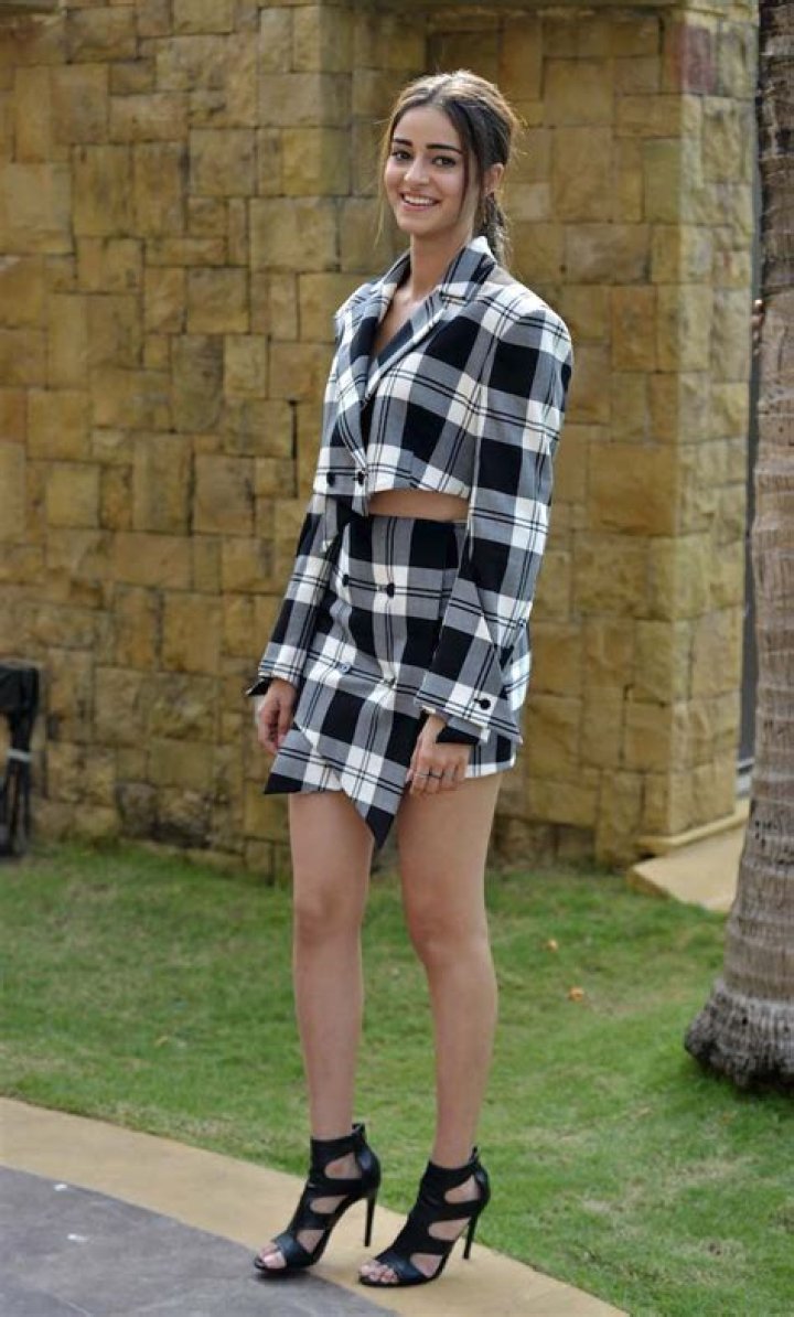 Ananya Panday in Bathing Suit Says Hi From Underwater — Celebwell