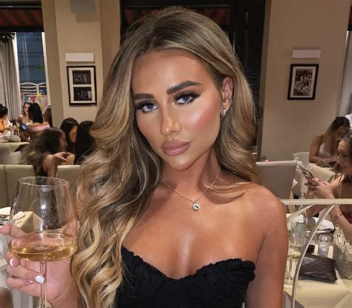 Gabriella Howell in Bathing Suit is "Beautiful" — Celebwell