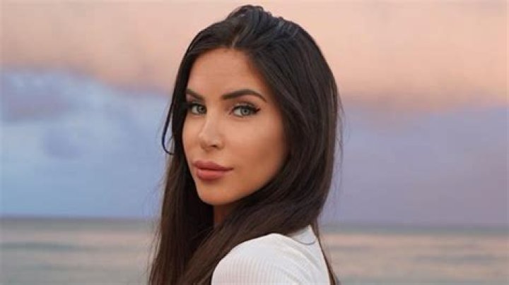 Jen Selter in Bathing Suit Says "Happy Friday" — Celebwell