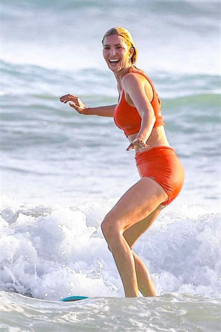 Karlie Kloss in Bathing Suit "Can't Leave the Bathroom Without Taking a Selfie" — Celebwell