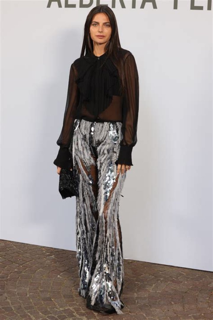 Kelly Piquet in Bathing Suit is "Dreaming" — Celebwell