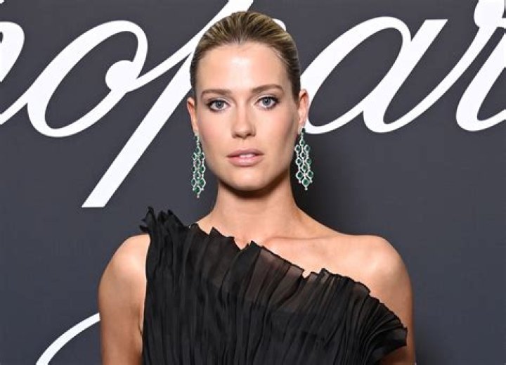 Lady Amelia Spencer in Bathing Suit Has "Magical Honeymoon" — Celebwell