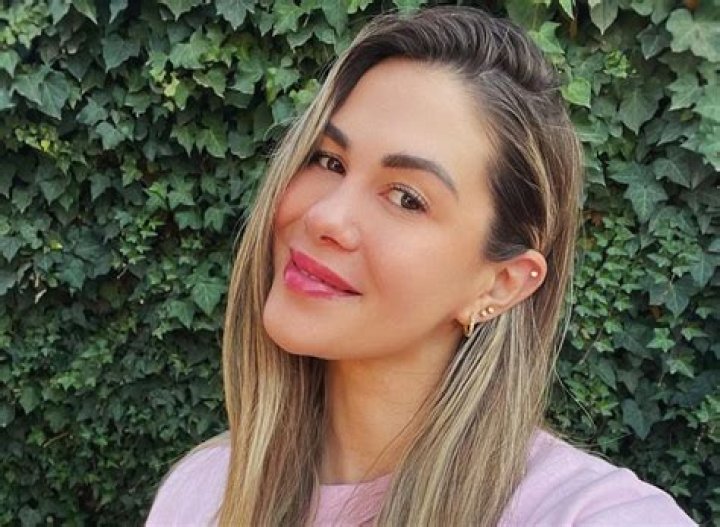 Laura Prieto in Bathing Suit Says "Vino Terapia" — Celebwell