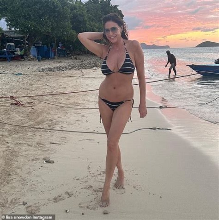 Lisa Snowdon in Bathing Suit Has a "Girls Trip" — Celebwell