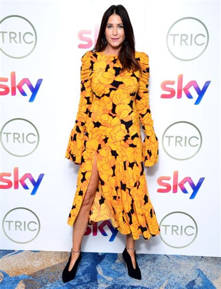 Lisa Snowdon in Bathing Suit Says "It's a Wrap" — Celebwell