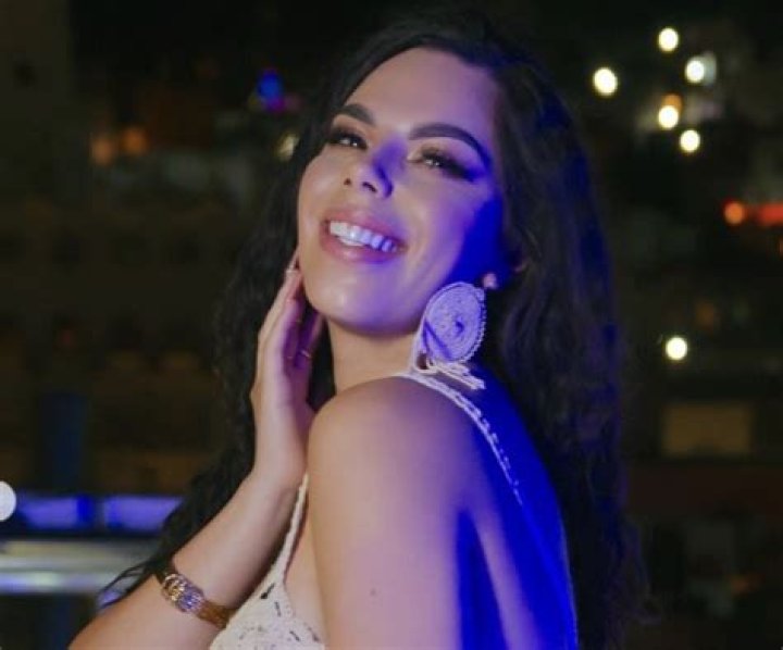 Lizbeth Rodriguez in Bathing Suit Says "Casi Me Caigo" — Celebwell