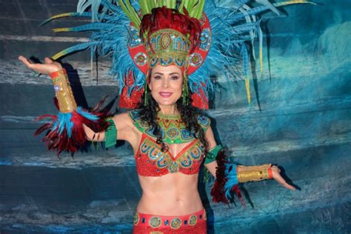 Lourdes Munguía in Bathing Suit Says "I Love the Sun" — Celebwell