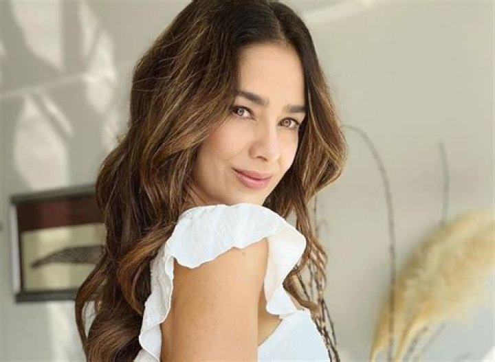 Mimi Morales in Bathing Suit Wants to "Go to the Beach" — Celebwell