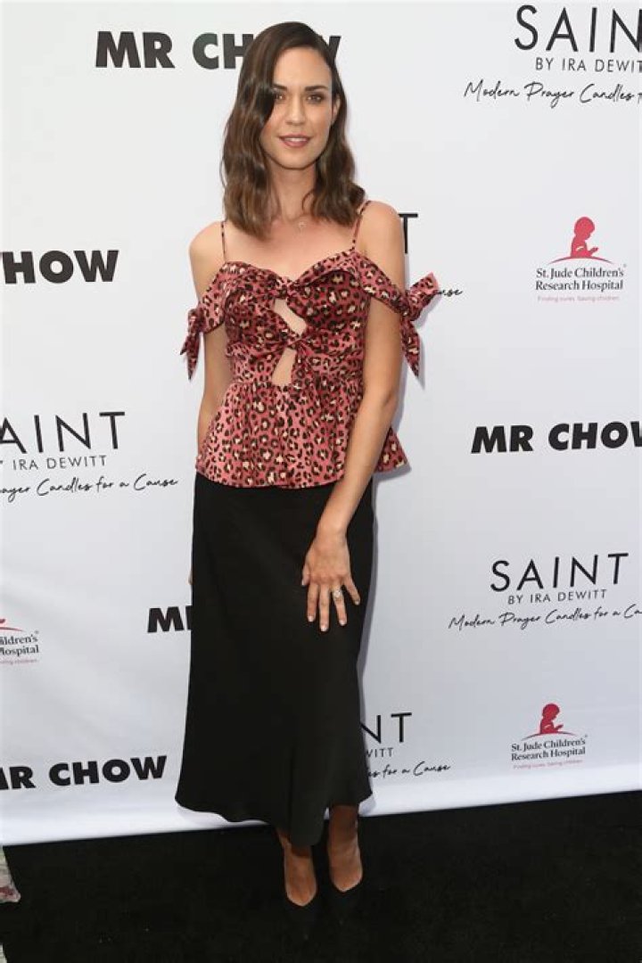 Odette Annable in Bathing Suit Shares "Now and Then" — Celebwell