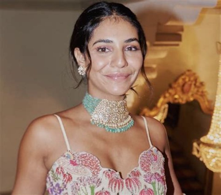 Radhika Seth in Bathing Suit is "Too Pretty" — Celebwell