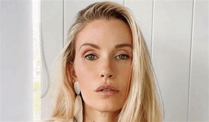 Whitney Tingle in Bathing Suit Says "Live in the Moment" — Celebwell