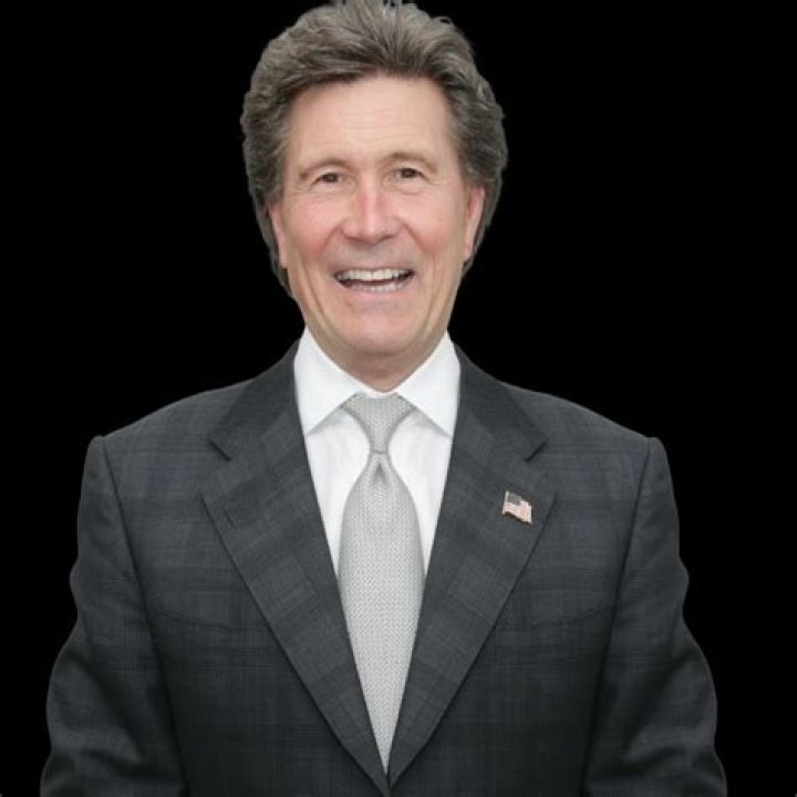 Nicholas Sparks’s Net Worth, Age, Height, Weight, Wife, Kids, Bio-Wiki