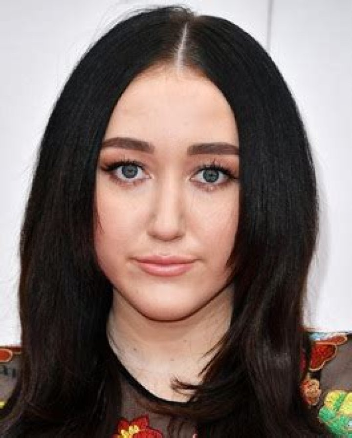 Noah Cyrus Measurements Height Weight Bra Size Age Body Facts Family Wiki