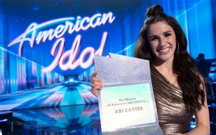 How tall is American Idol winner?