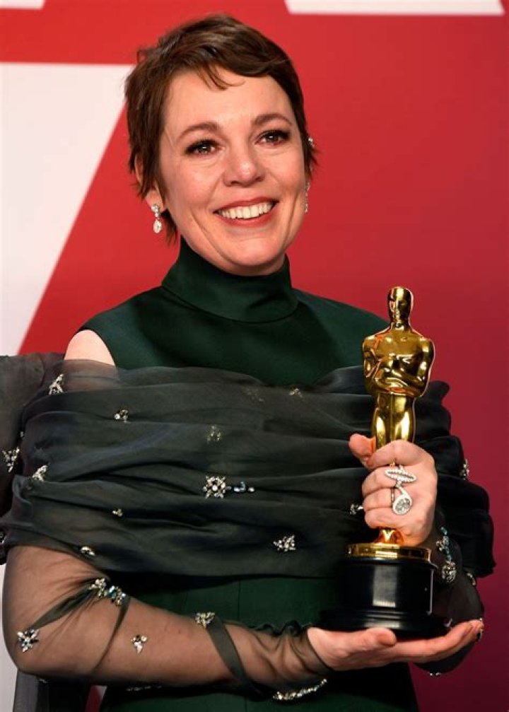 Olivia Colman Biography - Facts, Childhood, Family Life & Achievements