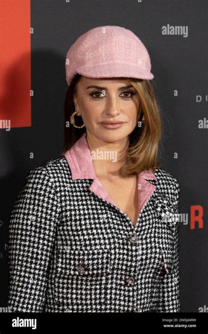 Penelope Cruz Biography - Facts, Childhood, Family Life & Achievements