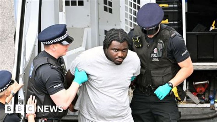 R. Kelly Gets Charged With No Less Than Ten Counts Of Criminal Sexual Abuse!