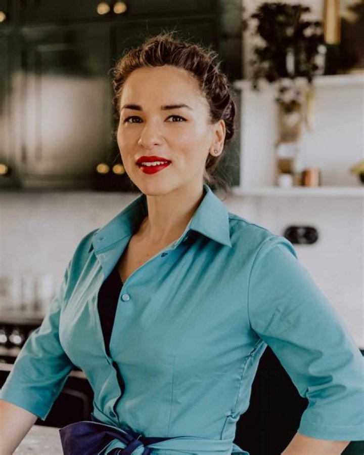 Rachel Khoo Biography - Facts, Childhood, Family Life & Achievements
