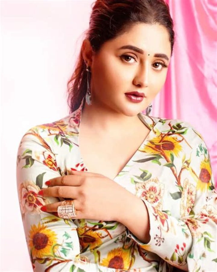 Rashami Desai Biography - Facts, Childhood, Family Life & Achievements
