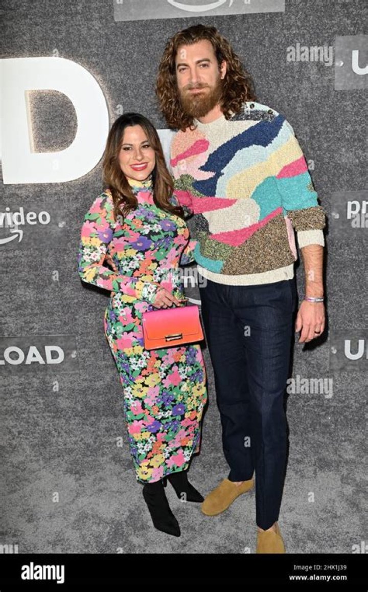 Rhett McLaughlin Bio, Age, Height, Family, Parents, Wife, Children, Career And Net worth