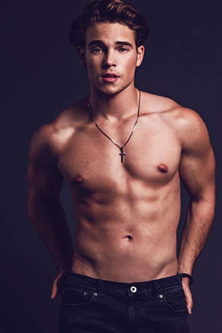 Ricardo Hurtado Biography - Facts, Childhood, Family Life & Achievements