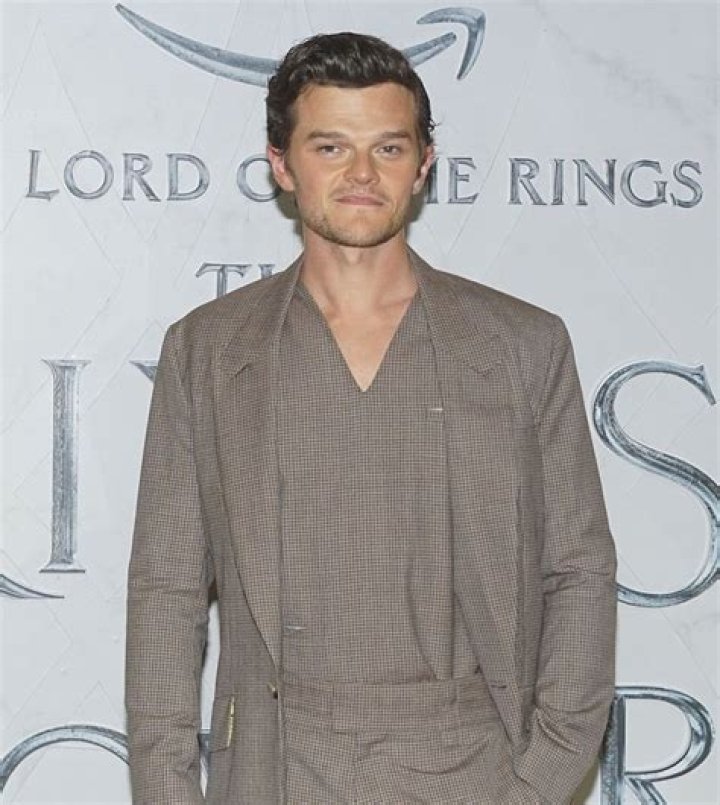 Robert Aramayo Wiki, Age, Girlfriend, Mother, Father, Height & Net Worth