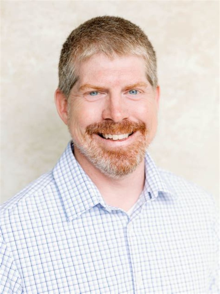 Dr. Robert Lewis III, MD – Brunswick, ME