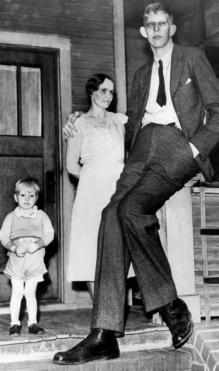 Robert Wadlow Biography - Facts, Childhood, Family Life & Achievements