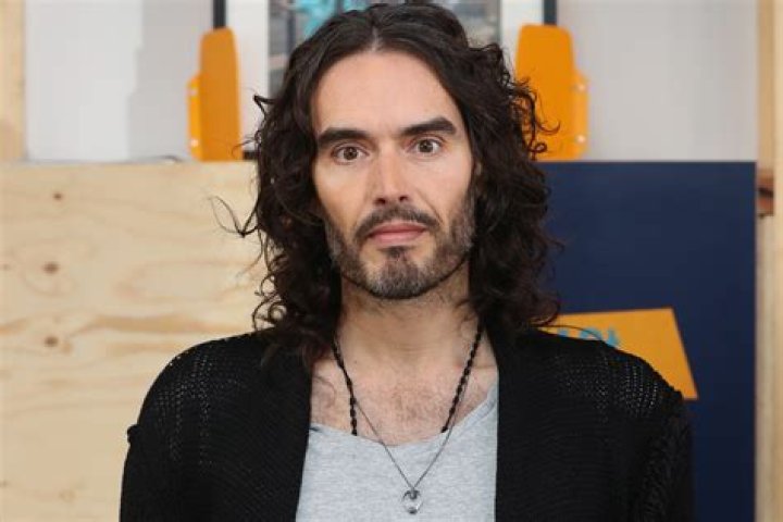 Russell Brand Biography - Facts, Childhood, Family Life & Achievements
