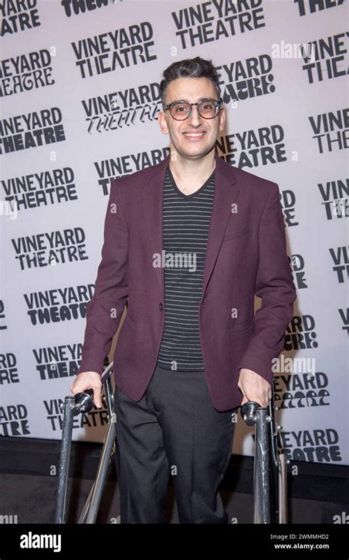 Ryan J. Haddad Wikipedia, Age, Biography Height, Girlfriend, Instagram, Bio