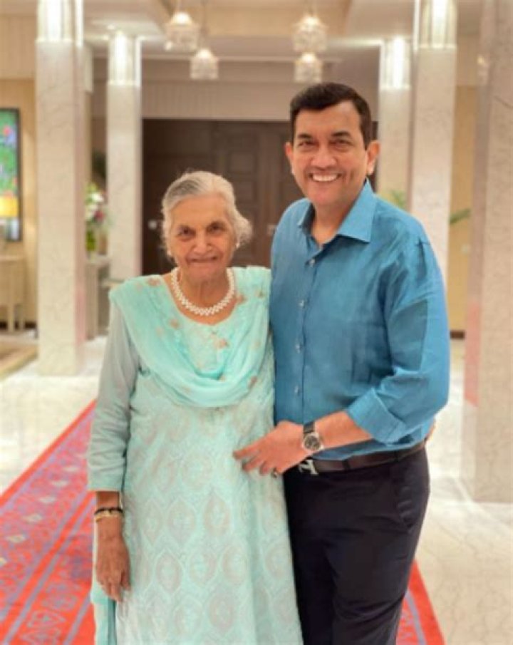 Sanjeev Kapoor’s Net Worth, Age, Height, Weight, Wife, Kids, Bio-Wiki