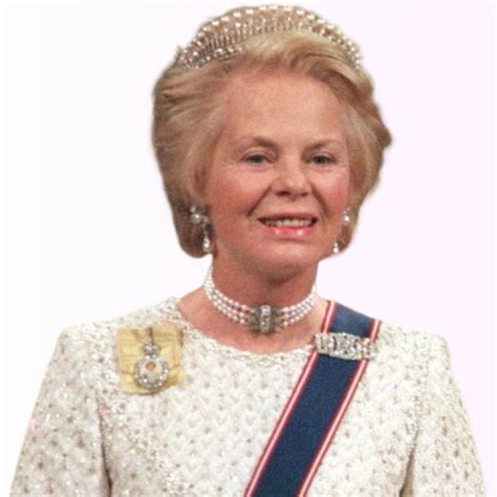 Sarah Drew Net Worth: Bio, Age, Husband, Children, Books, Movies and TV Shows