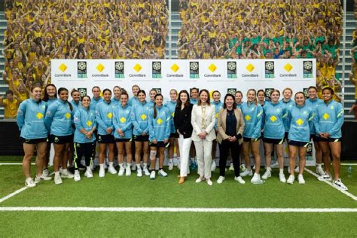Sarai Bareman Salary – How Much Does Women’s Football Officer for FIFA Make A Year?