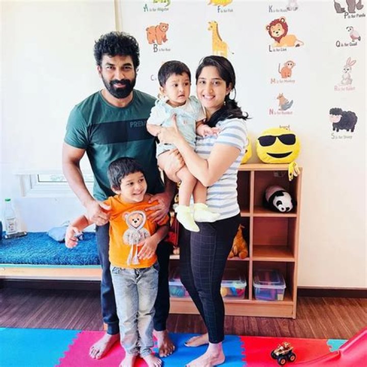 Sean Sagar family, wife, children, parents, siblings