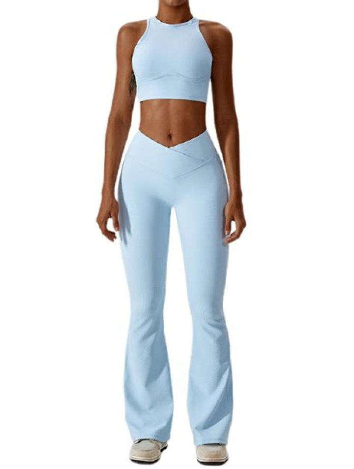 Shanina Shaik In Two-Piece Workout Gear Shares Gym Selfie From Australia 