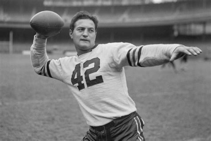 Sid Luckman Biography - Facts, Childhood, Family Life & Achievements