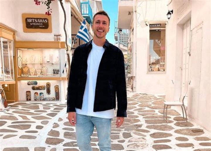 Miniminter (Simon Edward Minter) - Bio, Facts, Family Life of British YouTuber & Gamer