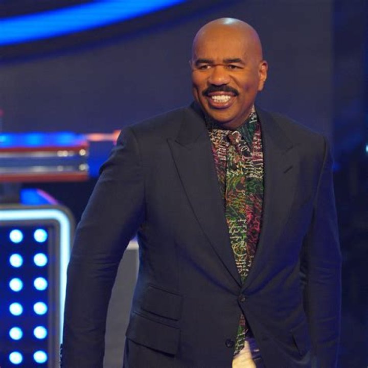 Steve Harvey Biography - Facts, Childhood, Family Life & Achievements
