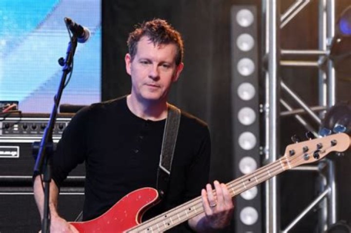 Steve Mackey net worth at the time of death