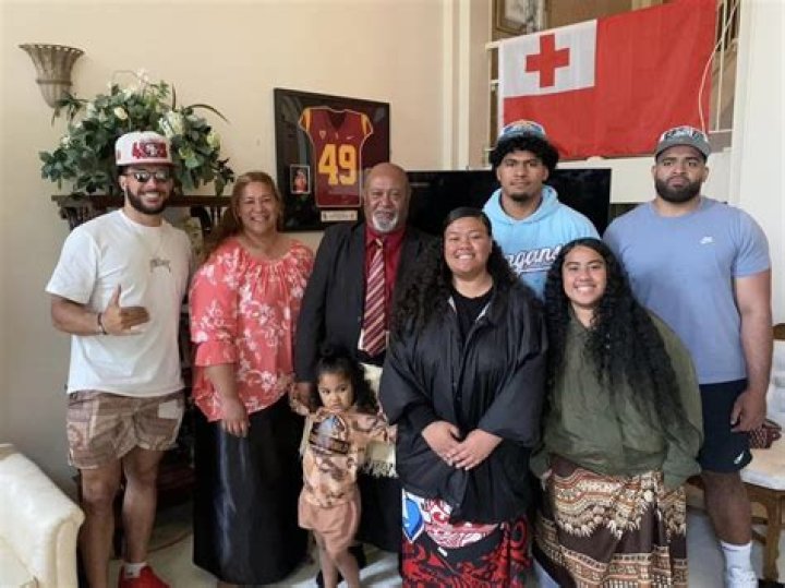 Talanoa Hufanga family, wife, children, parents, siblings