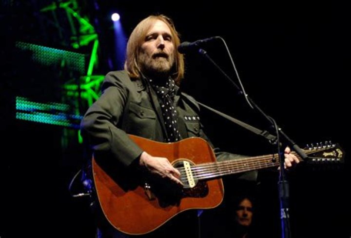 Tom Petty Biography - Facts, Childhood, Family Life & Achievements of Rock Singer