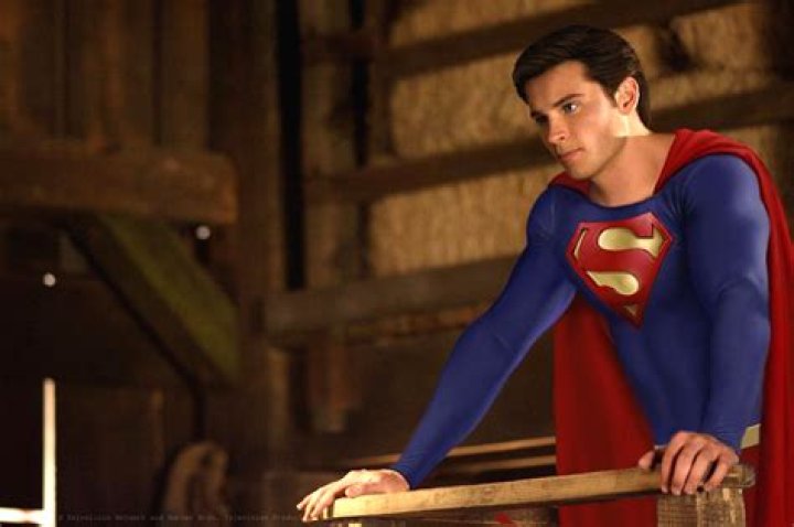 Here’s Why Clark Kent Never Wore The Superman Suit In Smallville