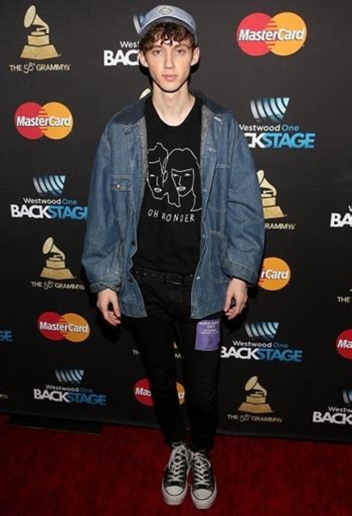 Troye Sivan Height Weight Body Measurements Shoe Size Ethnicity Facts