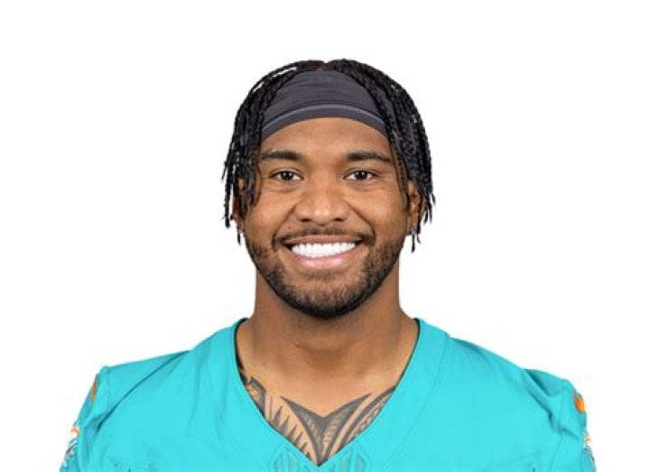 Tua Tagovailoa profile, bio, birthday, wife, children, contract, salary, net worth