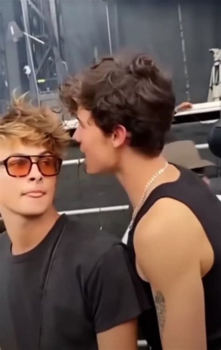 Twitter is clapping back at haters who say Shawn Mendes is gay following breakup