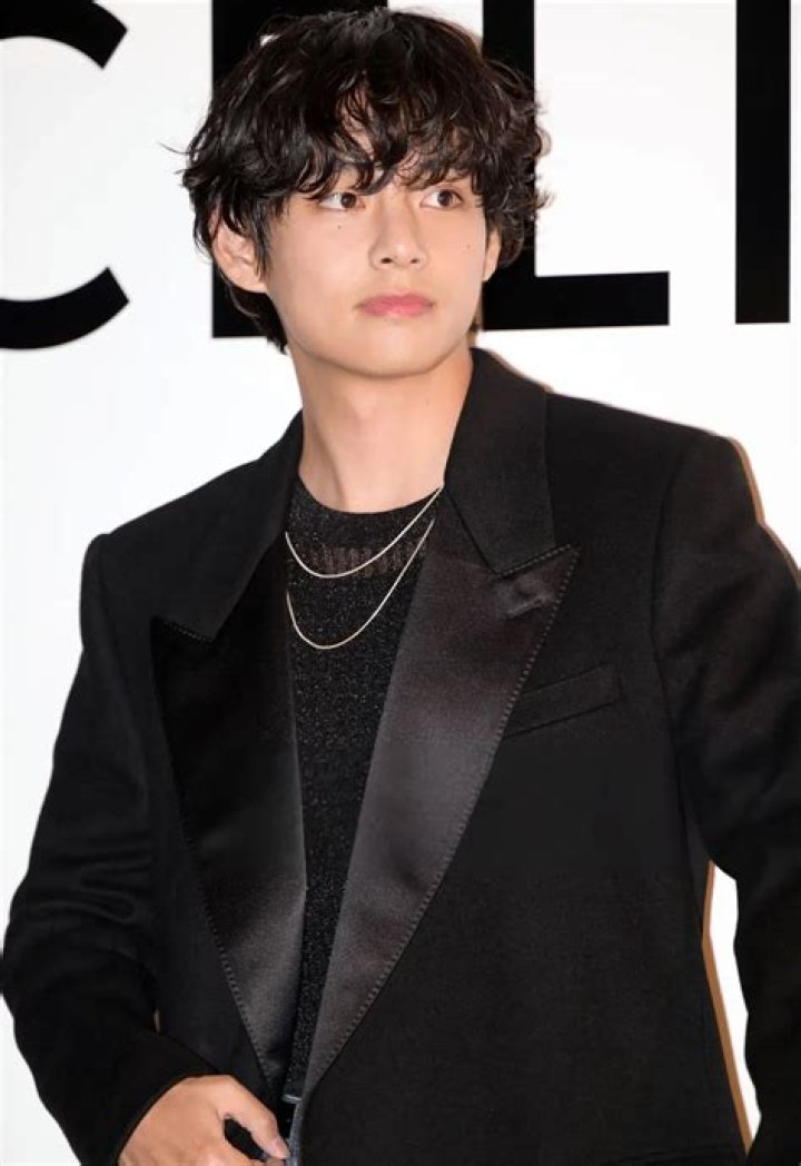 Twitter Video Of BTS Singer Kim Taehyung Smoking With Electronic Cigarette Goes Viral On Grammy Awards Show