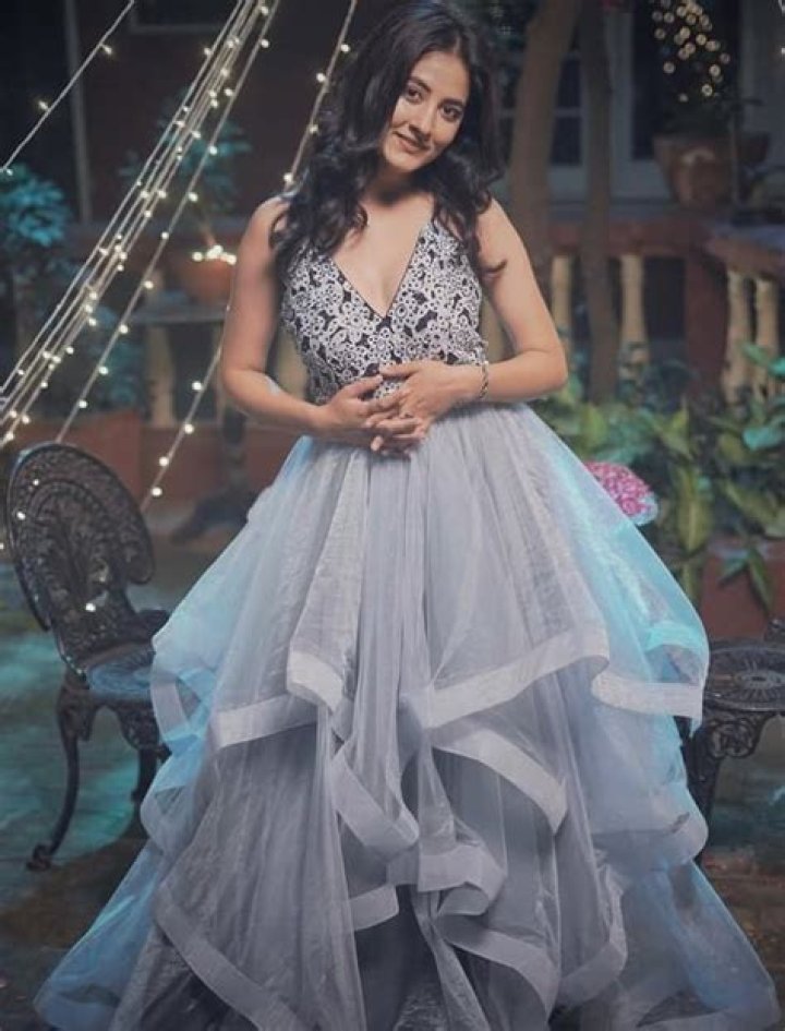 Upma Sharma [Model] Biography, Husband, Songs, Height & More