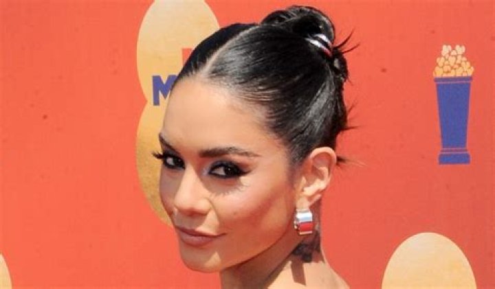 Vanessa Hudgens Shows Off Fit Bod in New Selfie