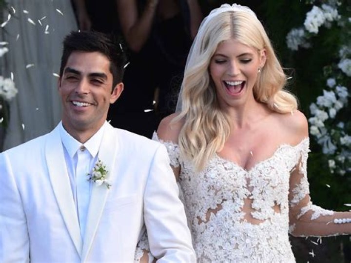 Victoria’s Secret Model Devon Windsor: Husband, Body, Career & Net Worth
